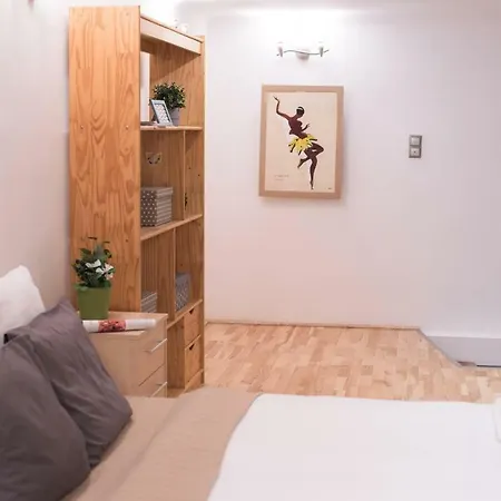 Perfectly Located Comfy Apartment *