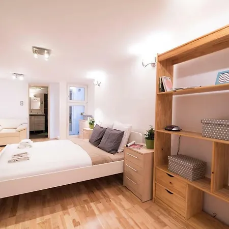 Perfectly Located Comfy Apartment
