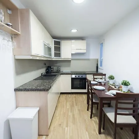 Perfectly Located Comfy Apartment